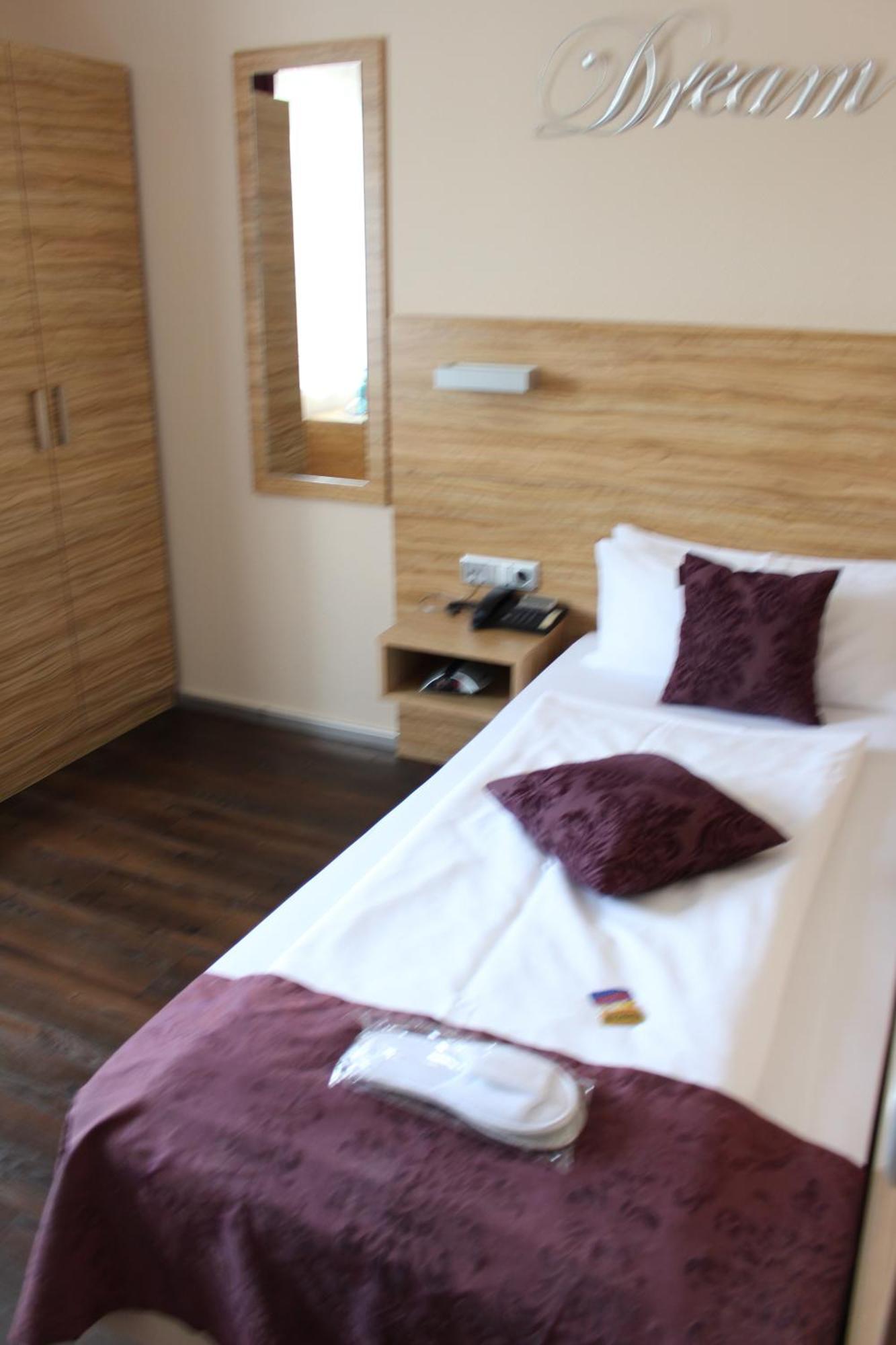 Hotel Bonjour Bad Soden am Taunus Rom bilde